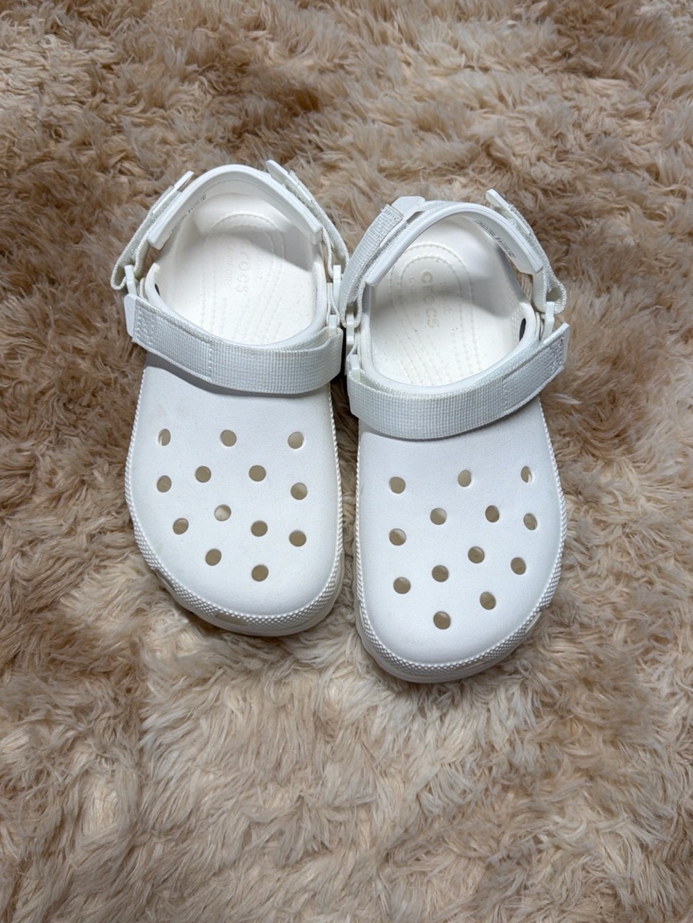 CROCS Women's White Classic Strap Clogs
